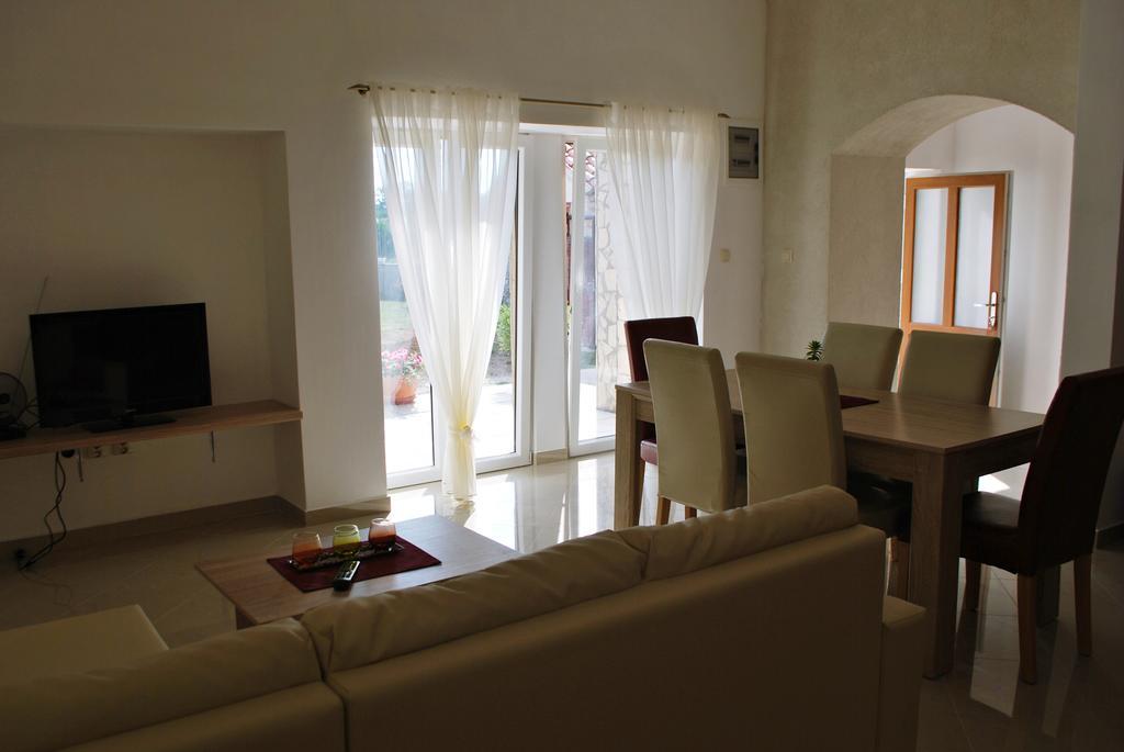 Apartment Mateo Šajini Camera foto